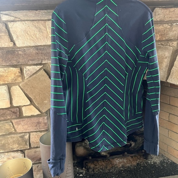 COPY - Lululemon Stripe Inkwell Blue and Green Jacket Size 4-6 - Picture 3 of 8